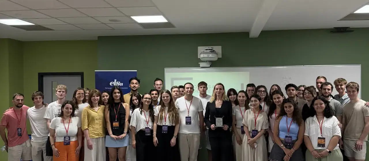 Partnerlerimizden Av. Sibel ÖZTÜRK, İzmir'de gerçekleştirilen uluslararası yaz okulunda "Karteller ve Rekabet Karşıtı Anlaşmalar" konulu sunumunu gerçekleştirdi.