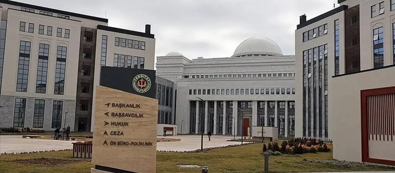 Görevsizlik kararı kesinleşmeden arabulucuya başvurulduğu ve son tutanağın bir örneğinin görevli mahkemeye, davanın açıldığı tarihten önce sunulduğu anlaşılmakla...