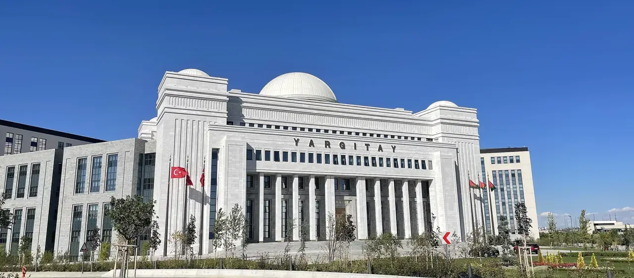 Dava Dilekçesi Tebliğ Edilip Cevap Dilekçesi Sunulmasına İmkân Verilmeden Bilirkişi İncelemesi Yaptırılamayacağı ve Tüketici Sözleşmesindeki Haksız Şartların Geçersizliğine İlişkin Yargıtay İlamı